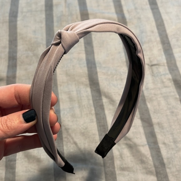 Bundle of three knotted headbands - Picture 4 of 4